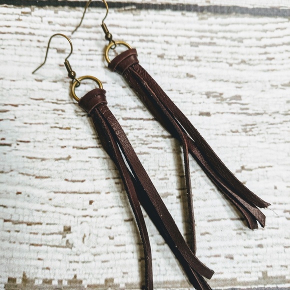 Artisan Brown Leather fringed earrings - Picture 2 of 3